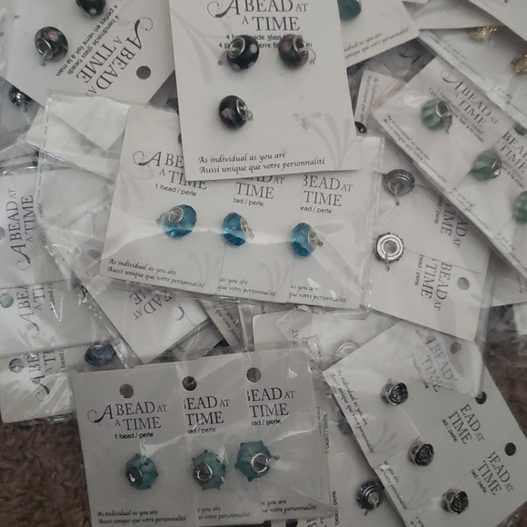 A Bead At A Time Lot of 100+ Beads - Picture 3 of 4